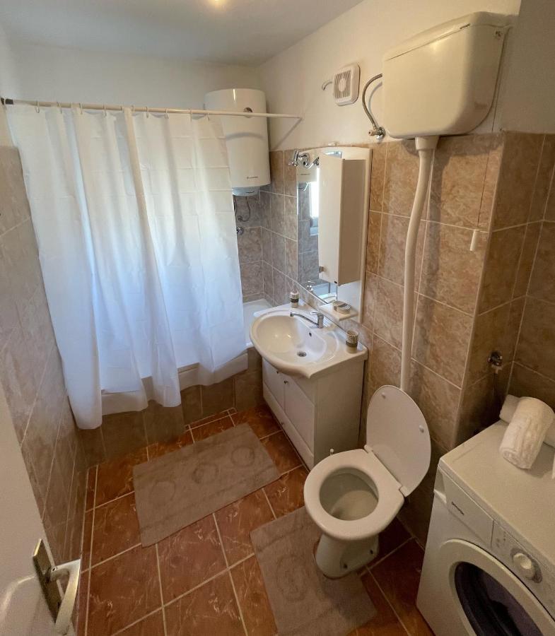 Aquarium Apartment Kotor Eksteriør billede